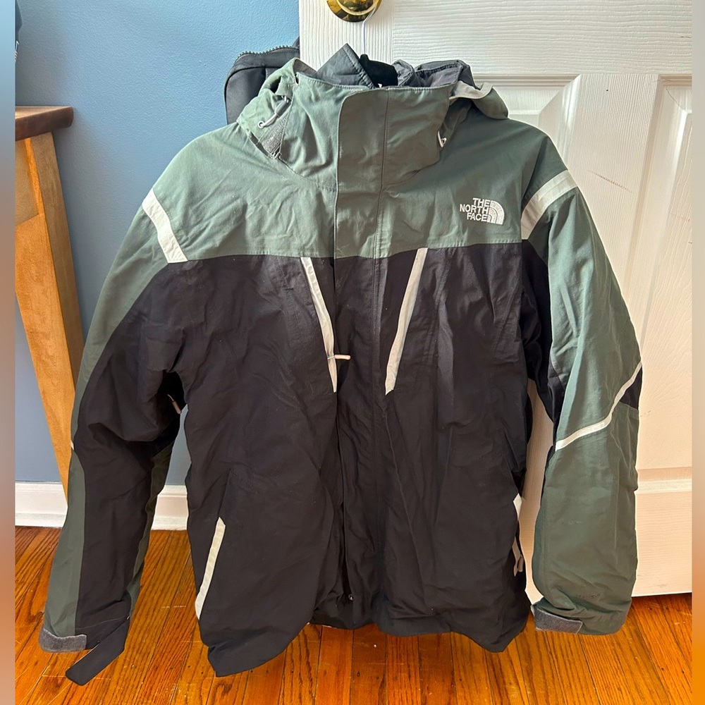 Men’s Medium The North Face Insulated Winter Jacket - Black/Grey